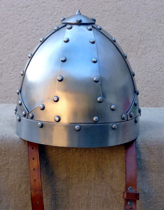 Karolingischer Helm